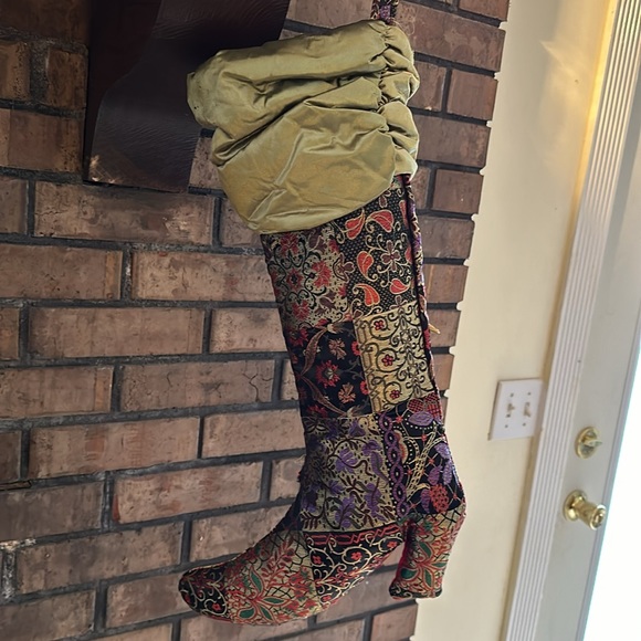 Christmas Stocking 🎄RARE🎄& Beautiful Old Woman’s High Heel Christmas Stocking - Picture 2 of 2